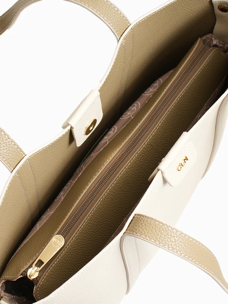 Kelzy Tote Bag - Image 9
