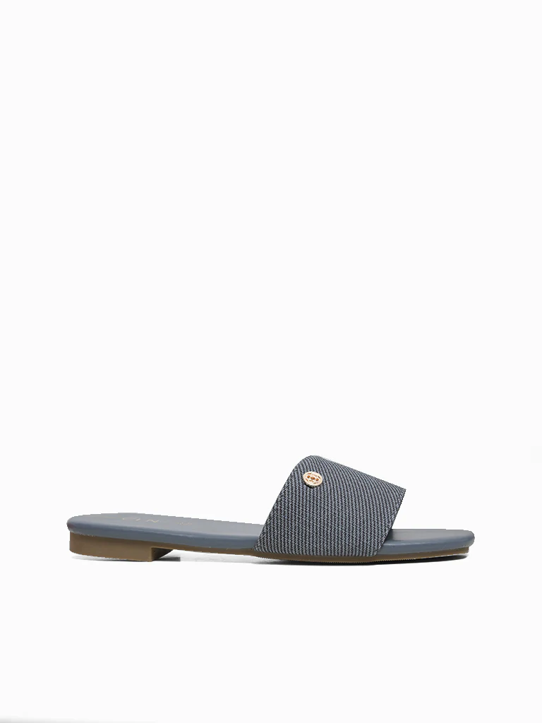 Shelly Slides - Image 4
